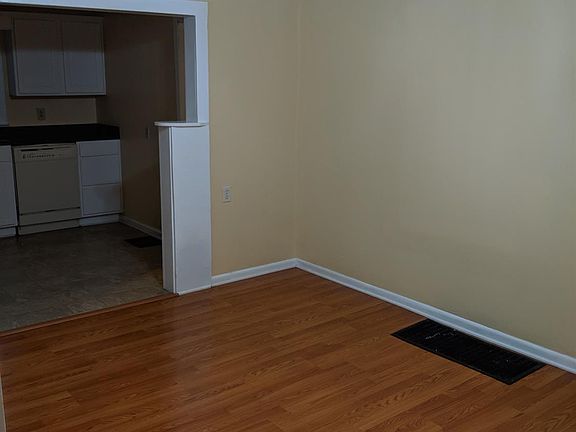 5th image of 146 Rose Ln