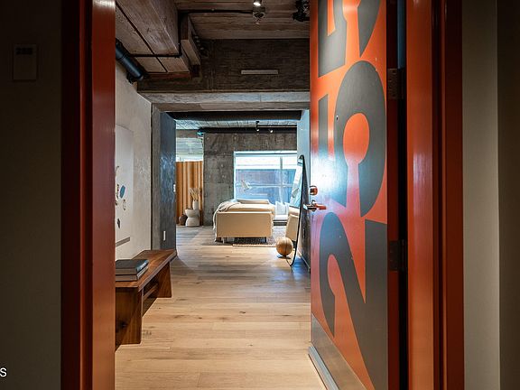 4th image of 530 S Hewitt St #255