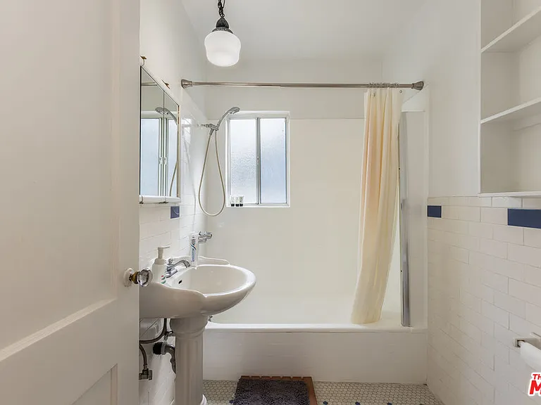 2310 Manning Ave — Photo 35