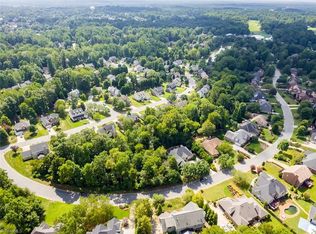 2805 County Clare Rd, Greensboro, NC 27407