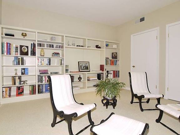 Sitting Area off of Livin