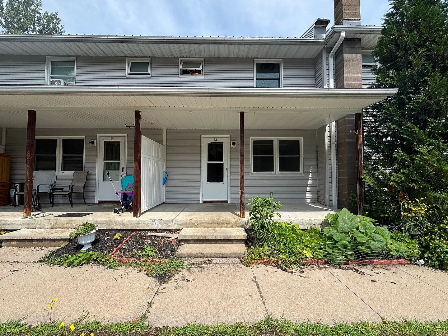 1868 Livingston Rd — Photo 2