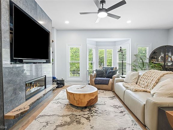 4th image of 128 Vine St #16A