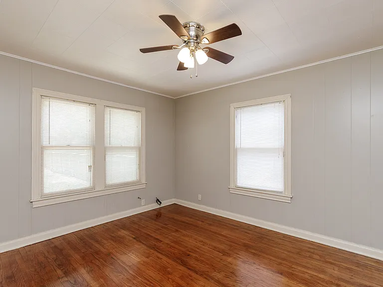 2822 Sarita St — Photo 9