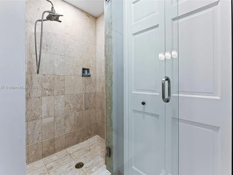 19133 Fisher Island Dr #19133 — Photo 43