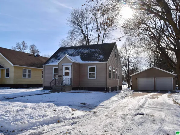 917 9th St, Sibley, IA 51249