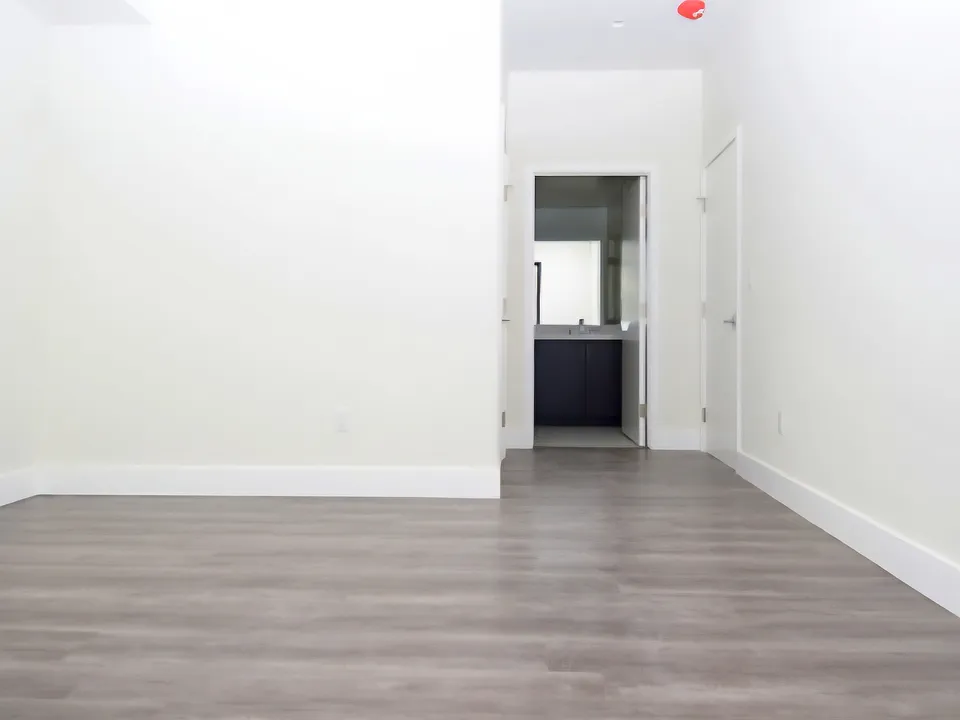 1046 S Serrano Ave #301