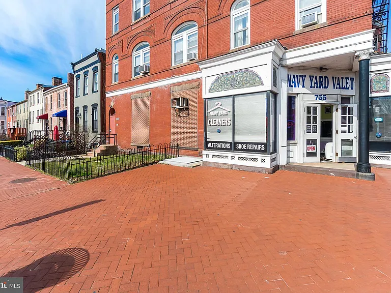 1016 G St SE — Photo 51