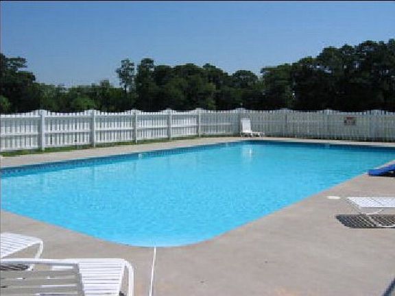 5th image of 3270 Yarmouth Dr