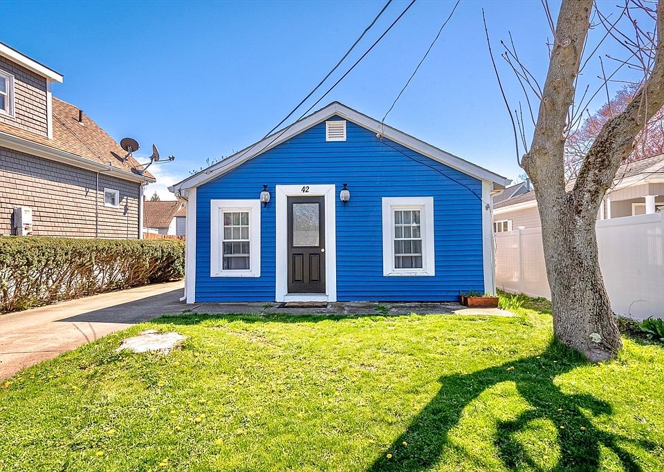 42 McCabe St, Dartmouth, MA 02748 Zillow