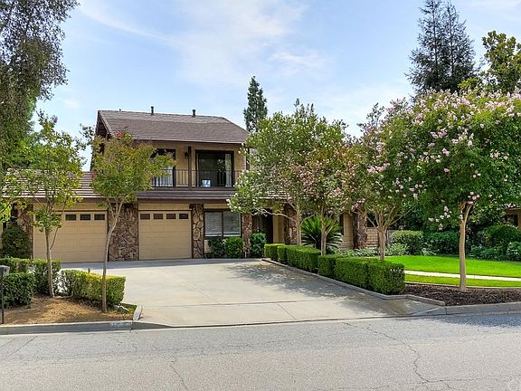 3rd image of 1646 Camelot Dr