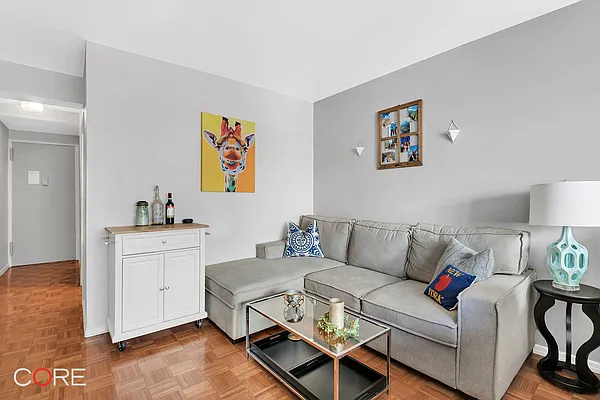 Rented by CORE | media 5
