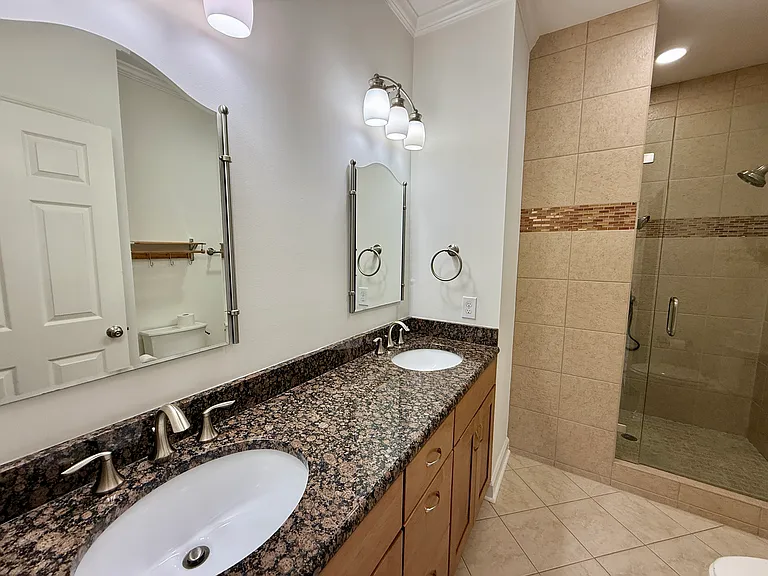 18009 Kings Point Dr #D — Photo 21