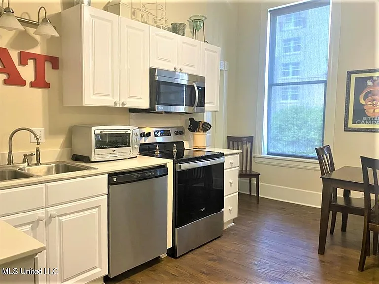 105 N Pearl St #B — Photo 2