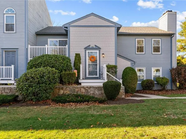 1 Willow Glen Cir APT 82, Warwick, RI 02889