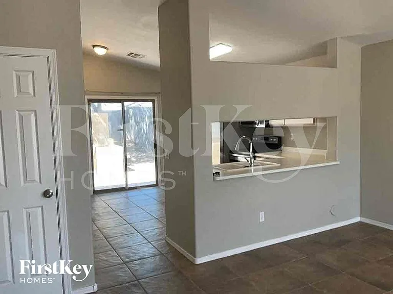 1338 W Mesquite Ave — Photo 3