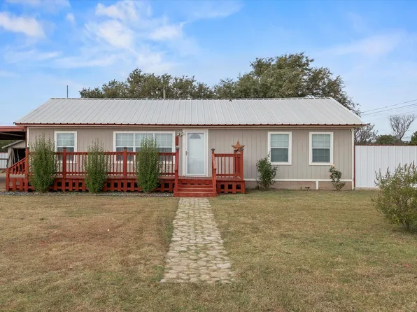 1304 Hockley Ave, Sundown, TX 79372