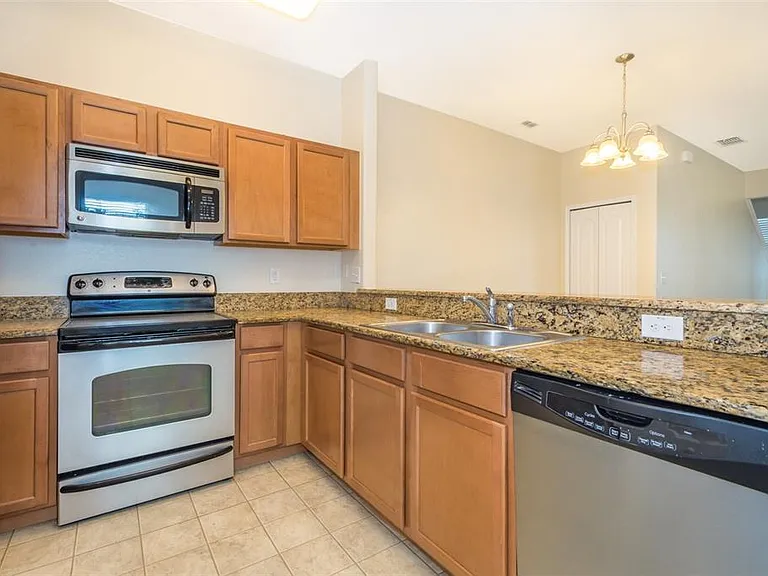 3090 Rodrick Cir — Photo 9
