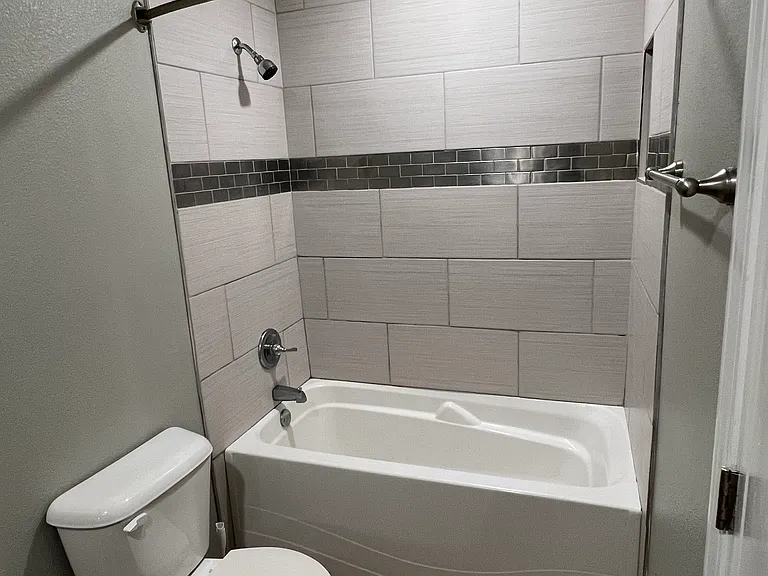 1110 Belt St #B1 — Photo 9