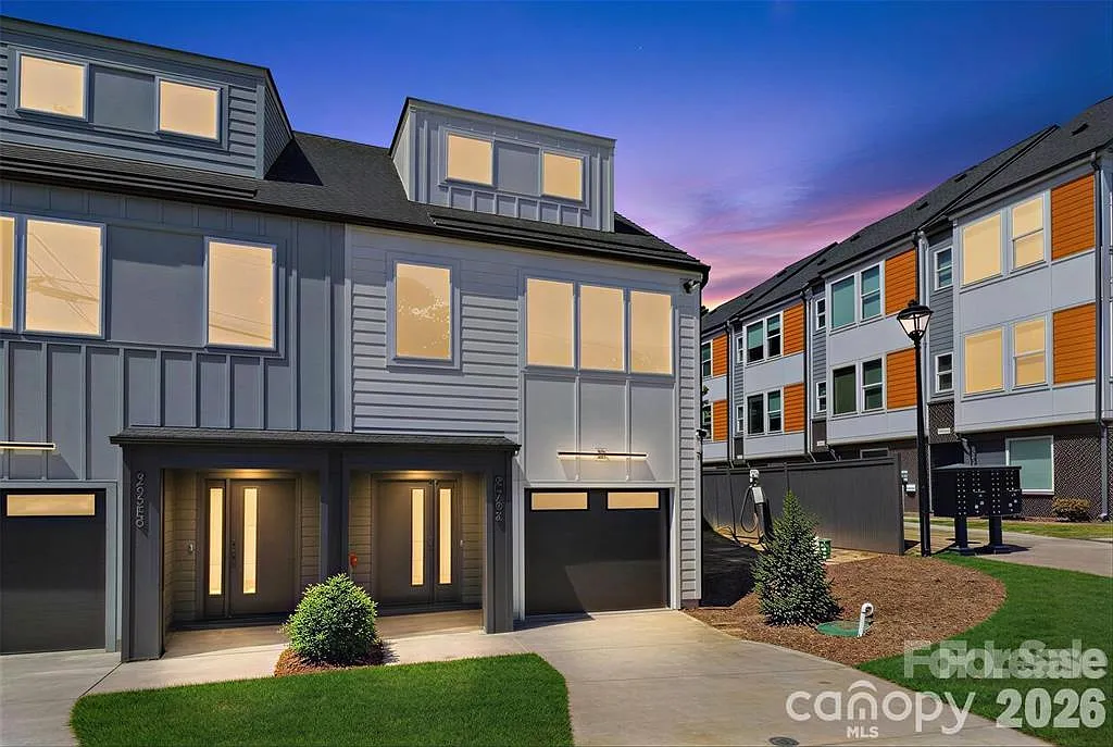 3 bed, 3.5 bath, 2101 sqft, $4,300 — Photo 1