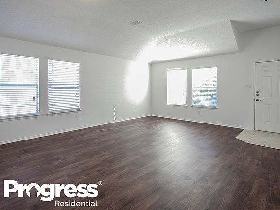 2nd image of 1005 Essex