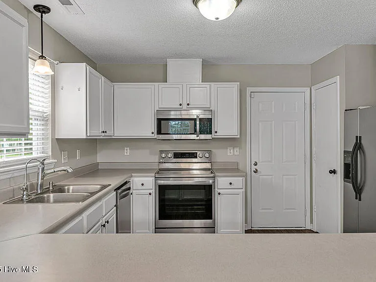 201 Ross Ct — Photo 12