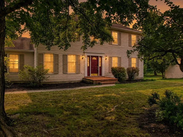 670 Carriage Ct, Newark, OH 43055
