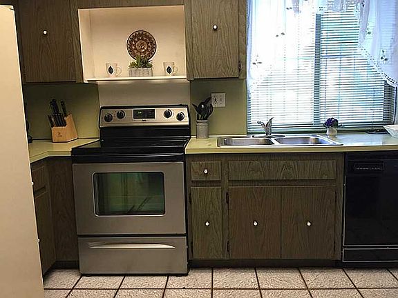 3rd image of 9179 Fontainebleau Blvd APT 5
