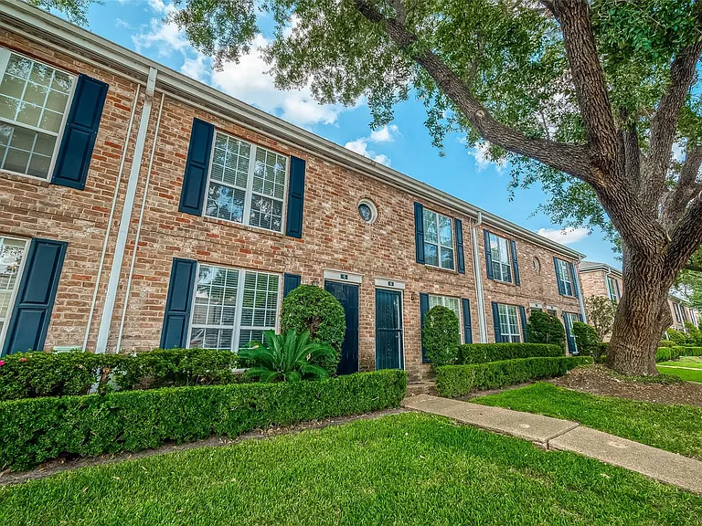 6410 Del Monte Dr #5 — Photo 2