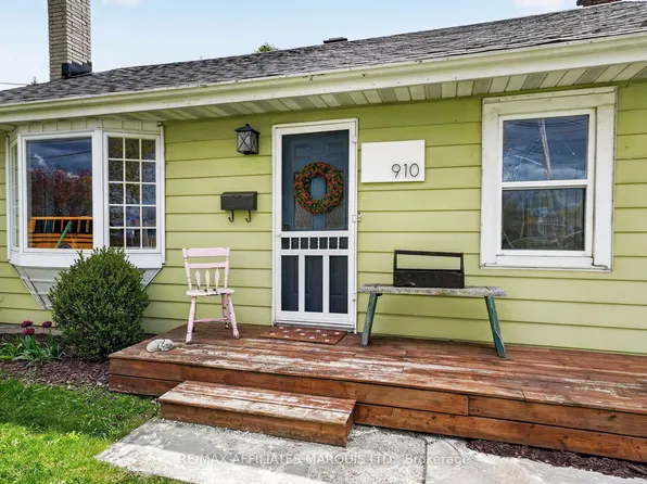 910 Leonard Ave, Cornwall, ON K6J 1L6
