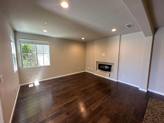 2nd image of 625 Montage Cir
