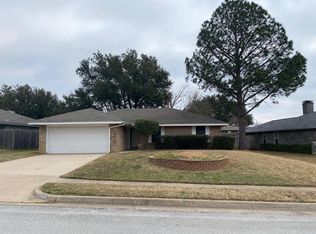 2608 Bayberry Ln, Euless, TX 76039