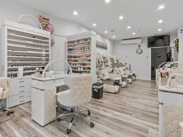 440 52nd Street image 4 of 12