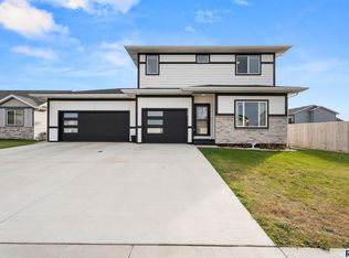 719 Prairieside Trl, Harrisburg, SD 57032