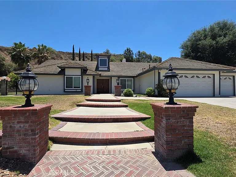 20800 Regency Ct — Photo 2