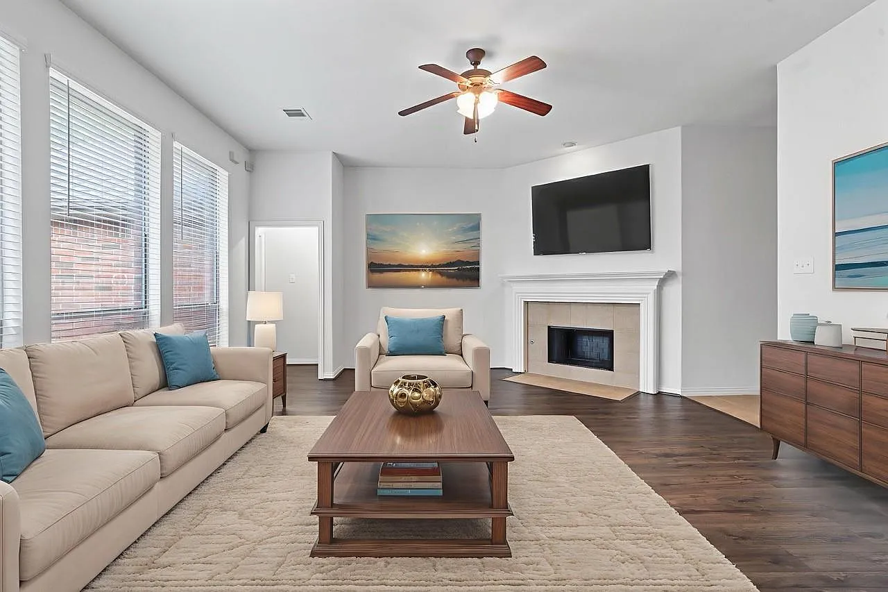 3 bed, 2.0 bath, 1885 sqft, $2,250 — Photo 2