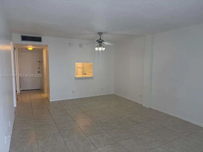500 Executive Center Dr #5C — Photo 9
