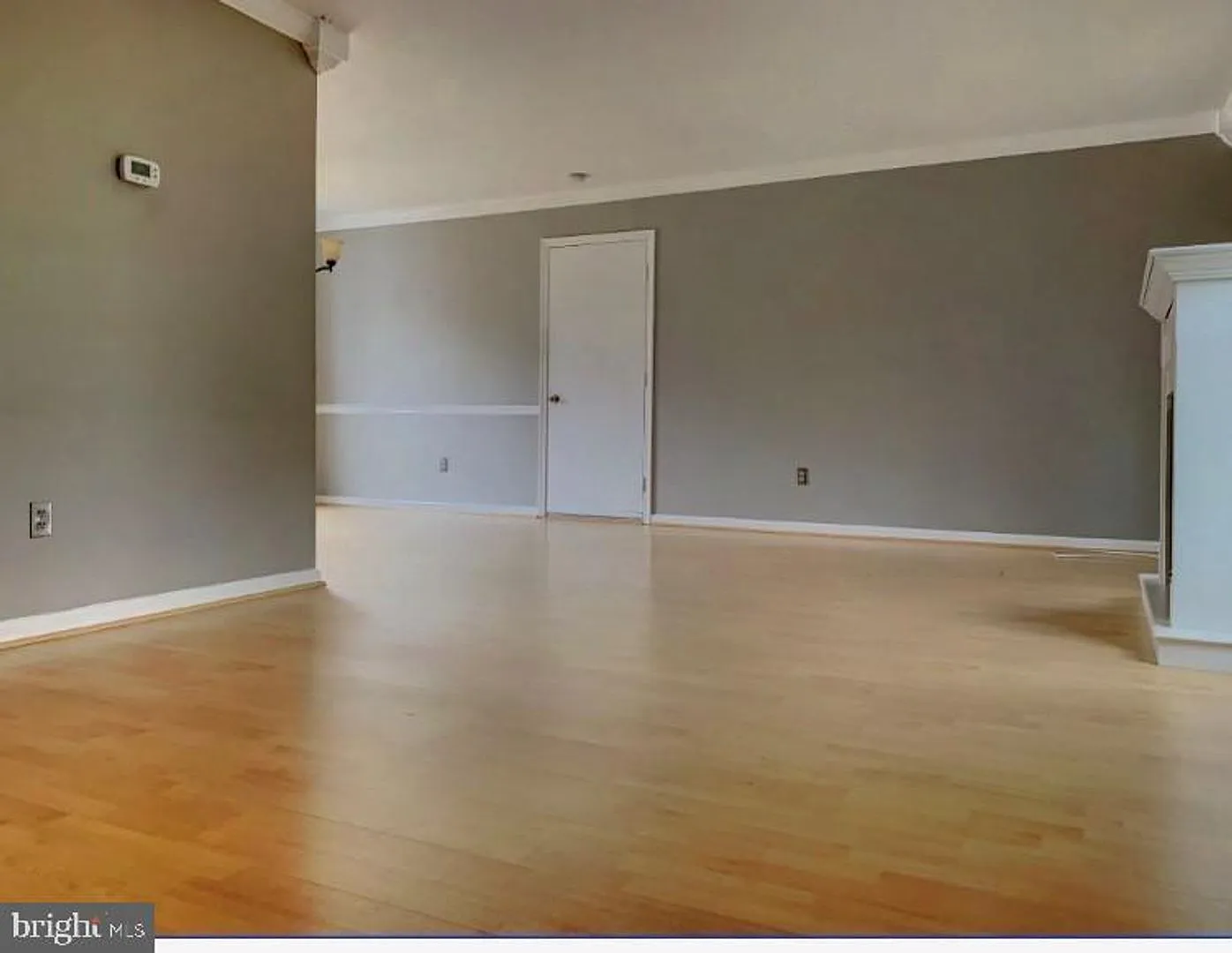 Lovely 4 bedroom, split level home with updated kitchen appliances and floors. — Photo 4