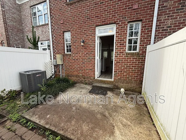 10031 Ansonborough Sq — Photo 15