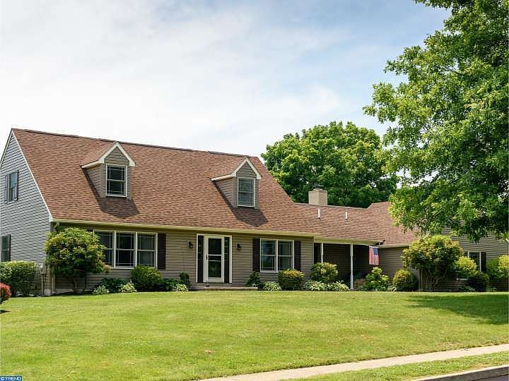 1st image of 924 Noble Dr
