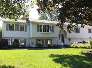 15 Linda Dr, Westfield, MA 01085