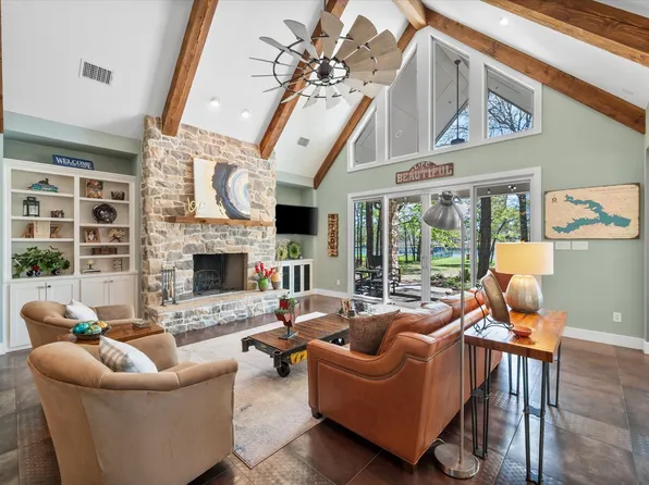 892 Waters Edge Dr, Corsicana, TX 75109