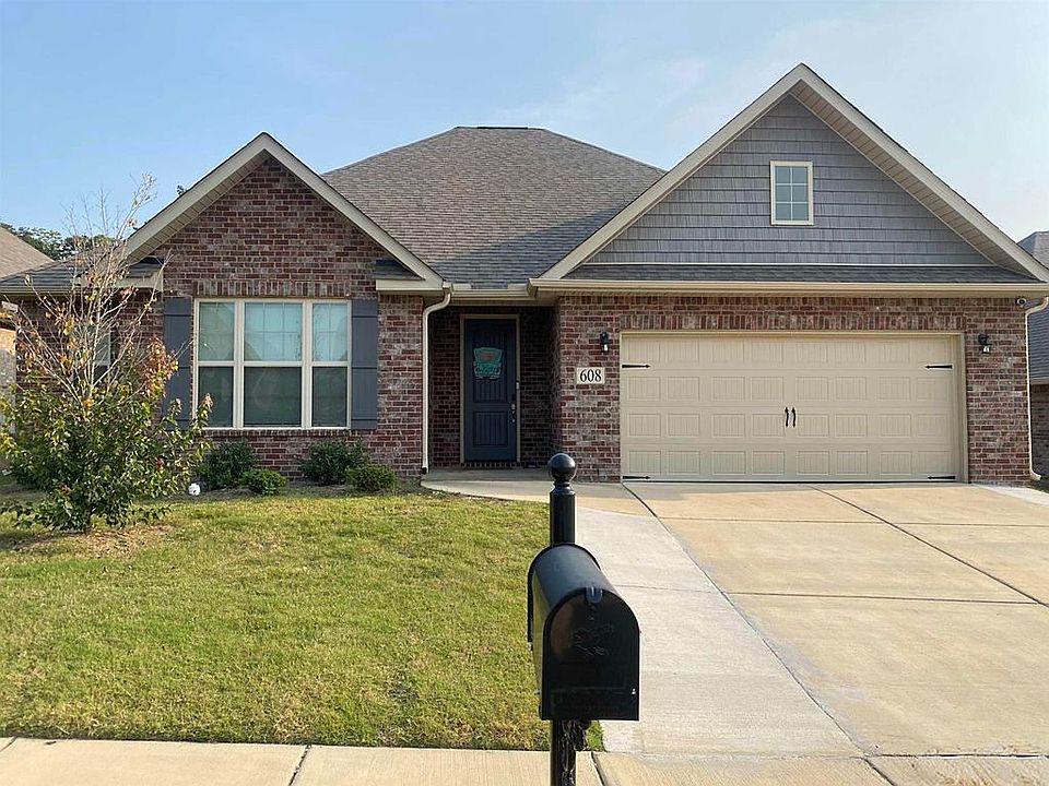 1st image of 608 Magnolia Cove Ln SW