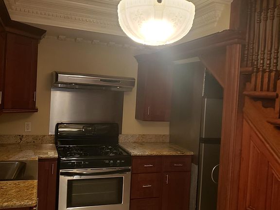 3rd image of 2953 Fillmore St