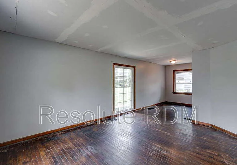 201 S Emerson Ave — Photo 4