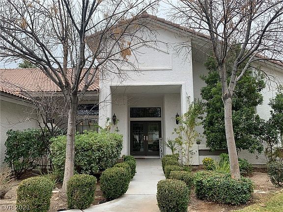 2nd image of 5404 Los Serranos Cir