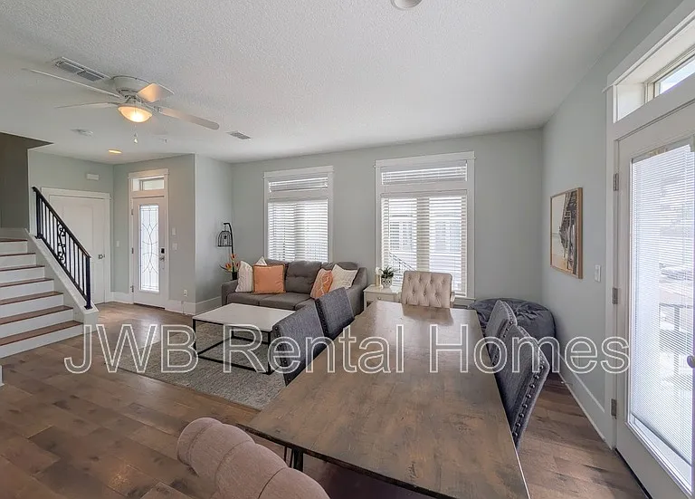 361 Ahern St — Photo 7
