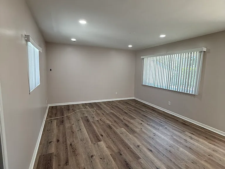 22861 Saticoy St — Photo 24