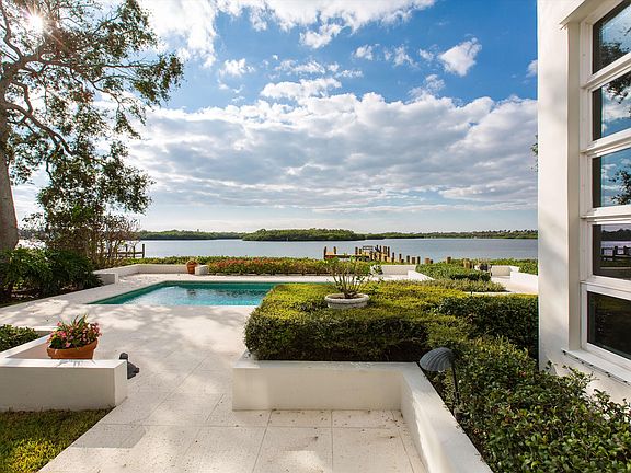 4th image of 360 Shores Dr