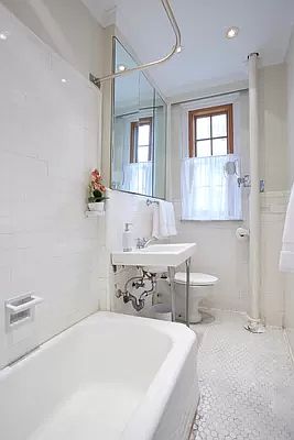 5th image of 137 E 66th St APT 4C